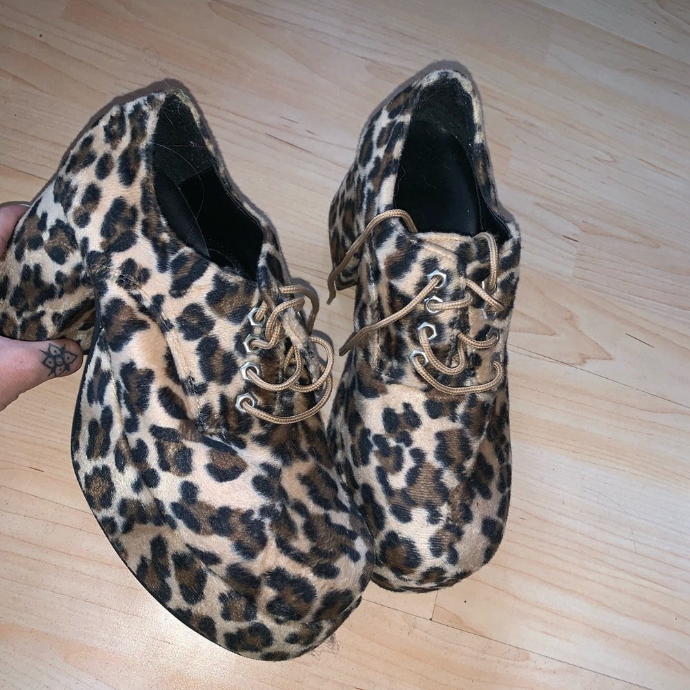fuzzy VINTAGE cheetah clogs